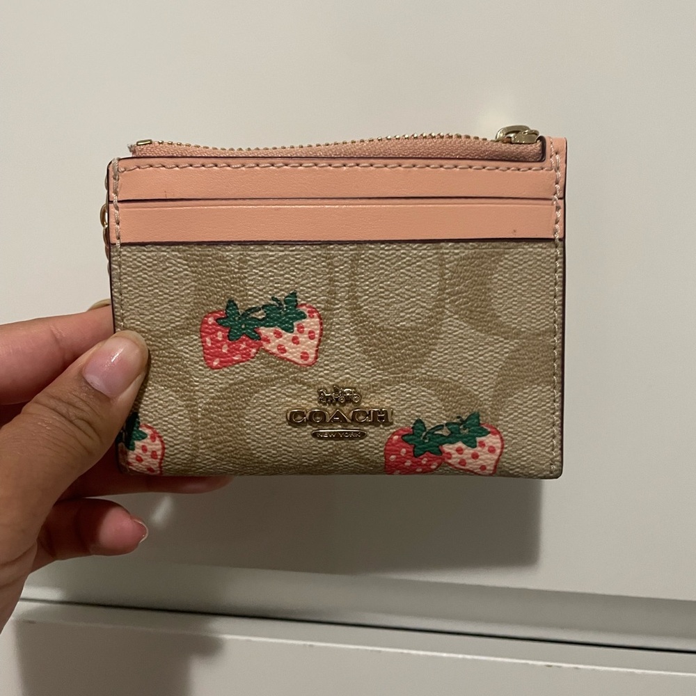 SOLD Coach Strawberry Mini Skinny ID case - Picture 2 of 11